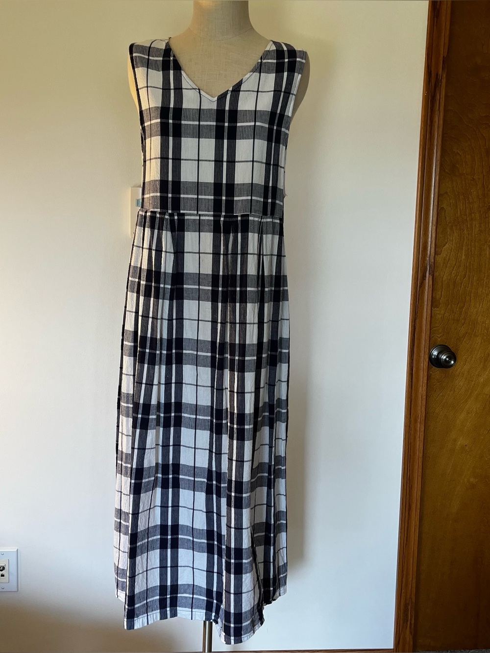 Vintage Sleeveless Navy and White Plaid Midi Dress